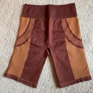 Fabletics bike shorts (S) • only worn once • matching top in other listing